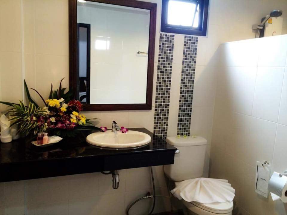 The Seashore Kamala Service Apartment Екстер'єр фото
